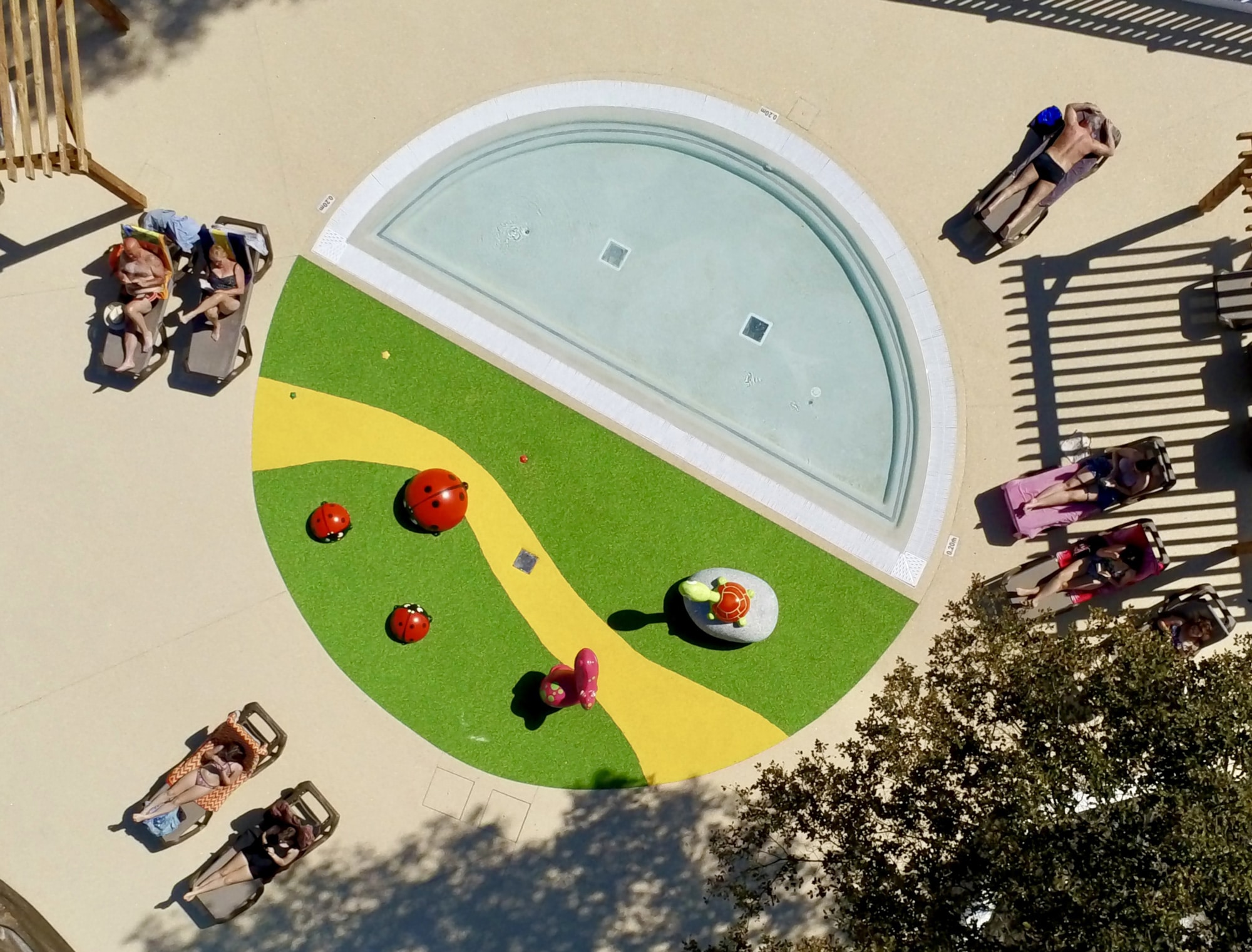 Osé Loisirs : spécialiste du revetement de sol extérieur pour aire de jeux et piscine