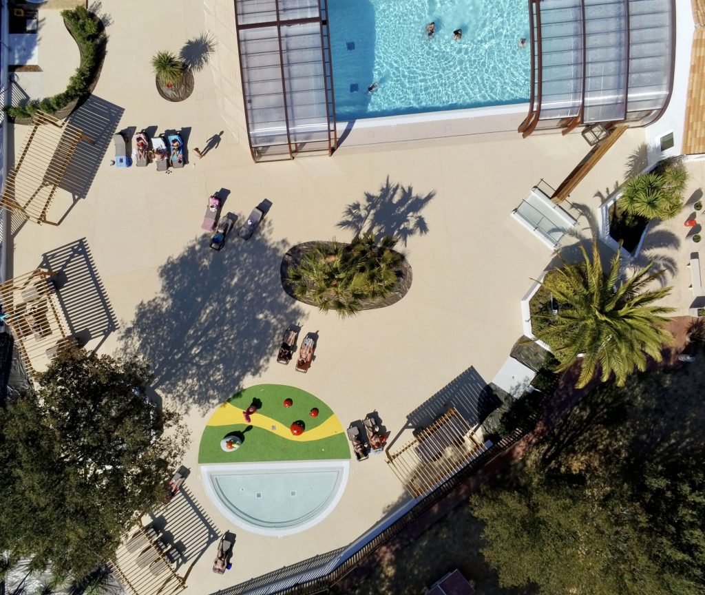 Revetement sol piscine extérieure après travaux - camping ile blanche